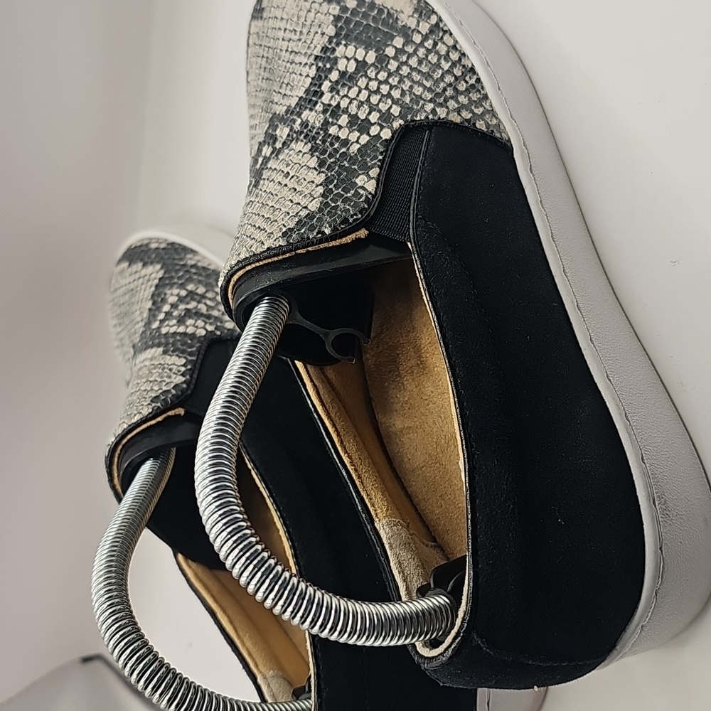 Vionic Slip-on Loafer, Black, Snake Print Size 7 Womens - Picture 3 of 6